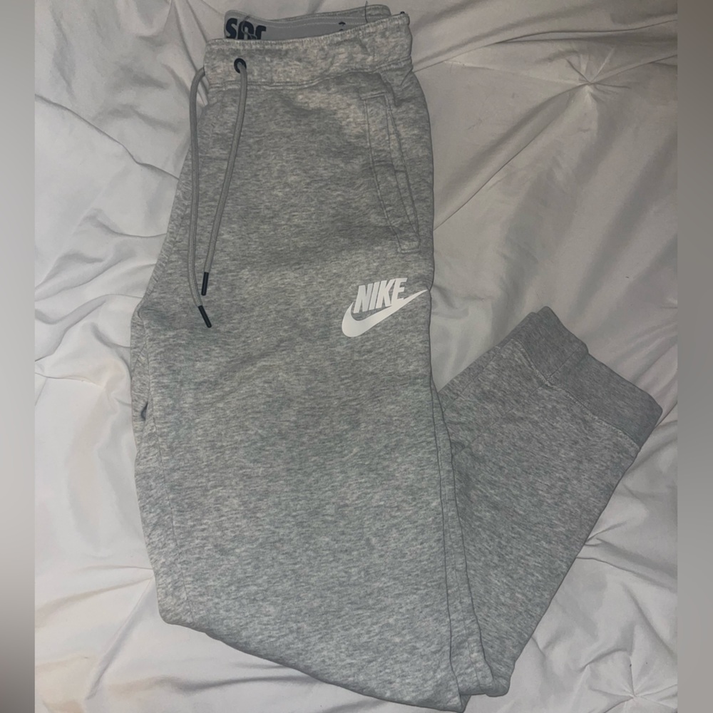 Nike joggers light grey